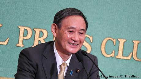 PM Yoshihide Suga di Hanoi, Jepang Akan Transfer Alutsista ke Vietnam