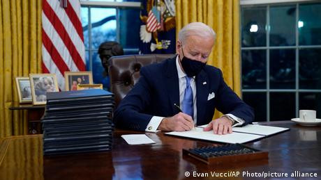 Presiden Joe Biden Bawa AS Bergabung Lagi dengan Perjanjian Iklim Paris