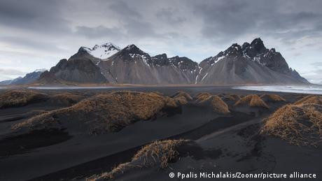 Mengubah Karbondioksida Menjadi Batu di Islandia