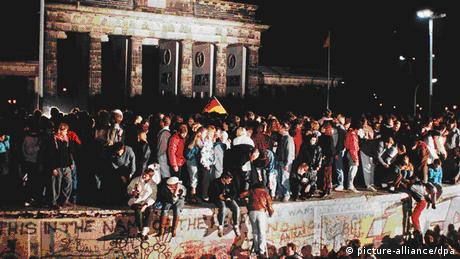 Melihat Peristiwa Penting di Balik Runtuhnya Tembok Berlin