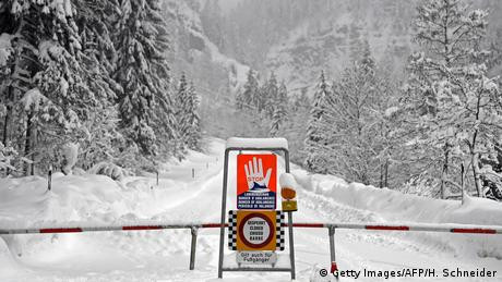 Badai dan Hujan Salju Cengkeram Jerman Selatan dan Austria