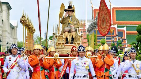 Raja Thailand Hidup dalam Karantina Mewah, Sementara Negaranya Menderita