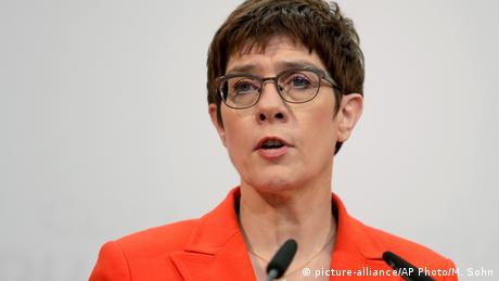 Menteri Pertahanan Jerman: Penarikan Pasukan AS Mengkhawatirkan untuk Aliansi NATO