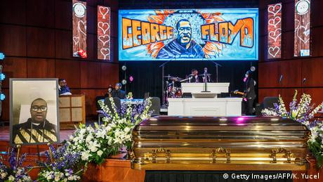 Upacara Peringatan Kematian George Floyd di Minneapolis dan New York Berlangsung Haru