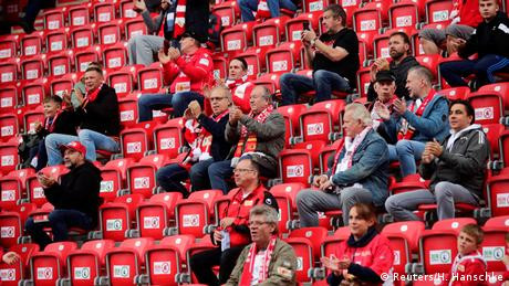 Setelah Tutup 6 Bulan, Gerbang Stadion Bundesliga Kembali Terbuka untuk Fans Sepak Bola