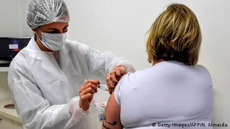 AstraZeneca Hentikan Uji Coba Vaksin COVID-19 Setelah Relawan Alami Sakit